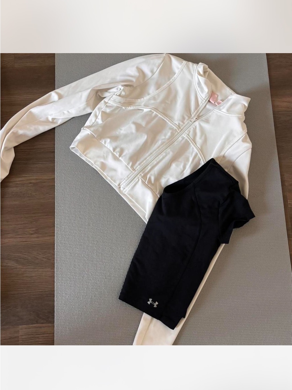 Under Armour White Zip Hoodie with Black Logo Active Shorts